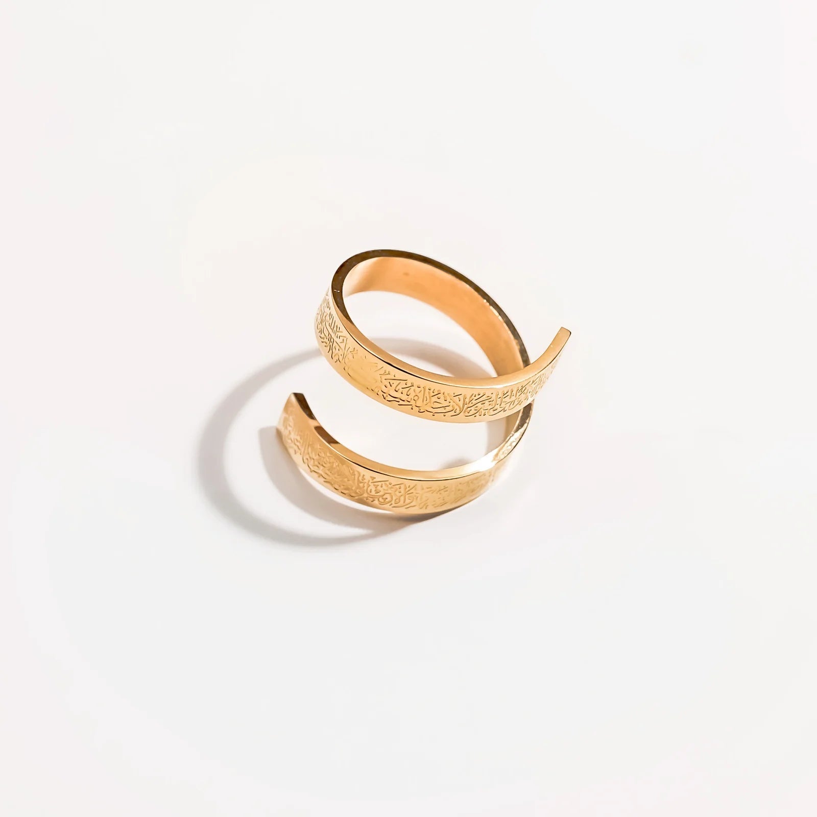 Gold Ayatul kursi ring with intricate design on a white background